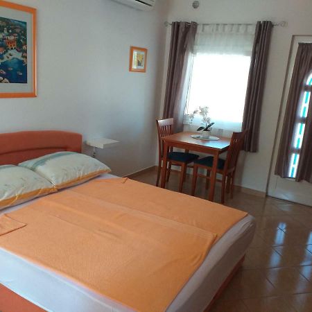 Apartments Vila Ana Vir Exterior photo